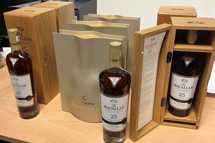 Aerodrom Podgorica: Oduzeto 9 flaša alkoholnog pića vrijednosti 19.500 eura Aerodrom Podgorica: Oduzeto 9 flaša alkoholnog pića vrijednosti 19.500 eura