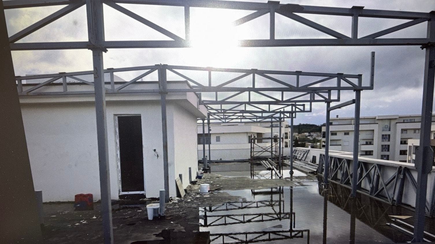 gallery.media[0].alt