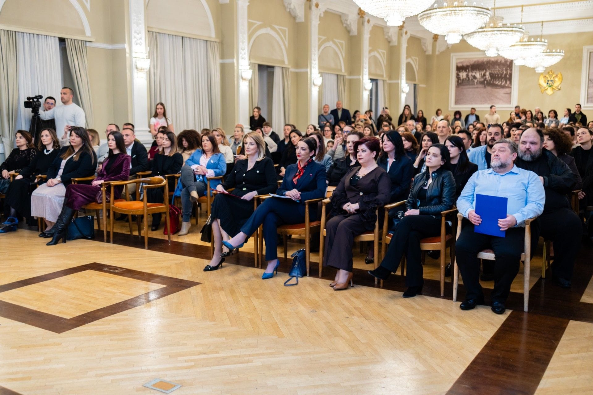 gallery.media[0].alt