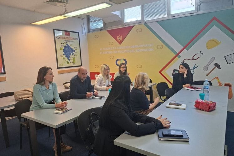 Održan okrugli sto i obuka članova radne grupe za reviziju standarda zanimanja iz sektora Turizam, trgovina i ugostiteljstvo