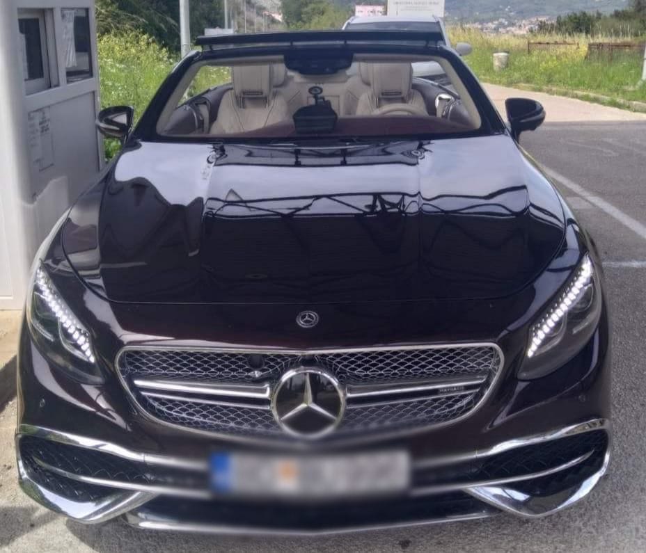 gallery.media[0].alt