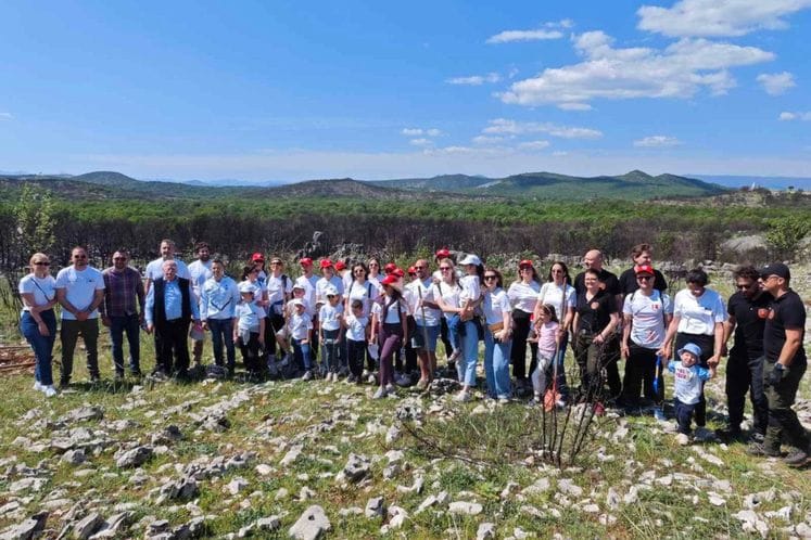 U sklopu akcije “Zelena obnova Crne Gore” zasađeno preko 60 sadnica drveća