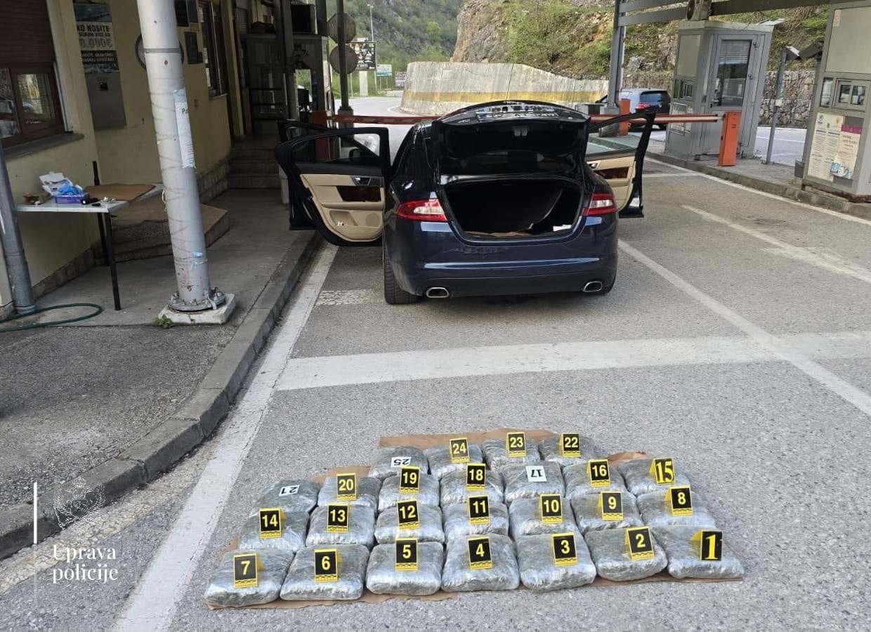 gallery.media[0].alt