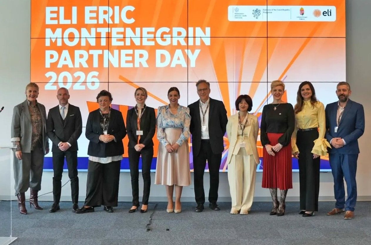 gallery.media[0].alt