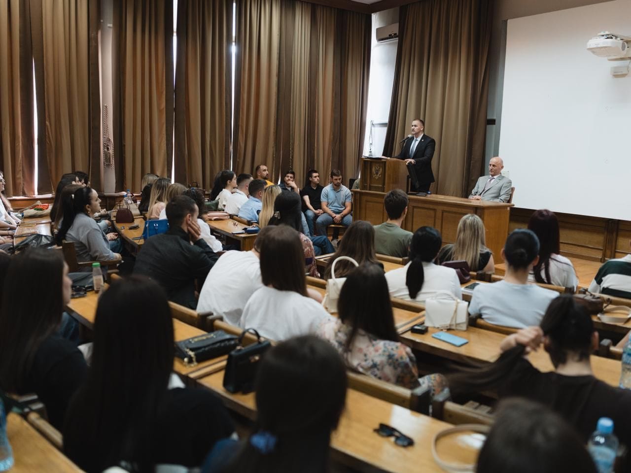 gallery.media[0].alt