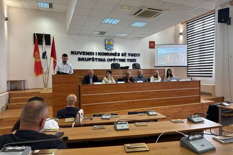 U Tuzima održan Arhus karavan: Građani informisani o pravima i zaštiti životne sredine