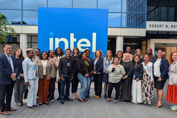 Empowering Women to Leadership in Cyber