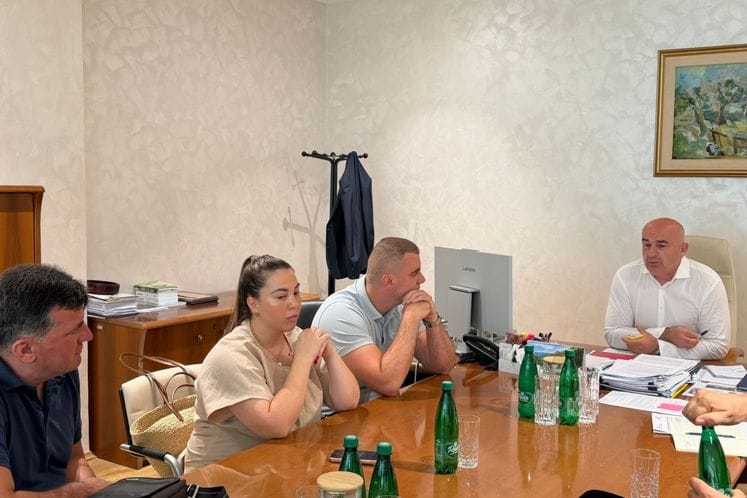 Ministar Joković održao sastanak sa proizvođačima peleta