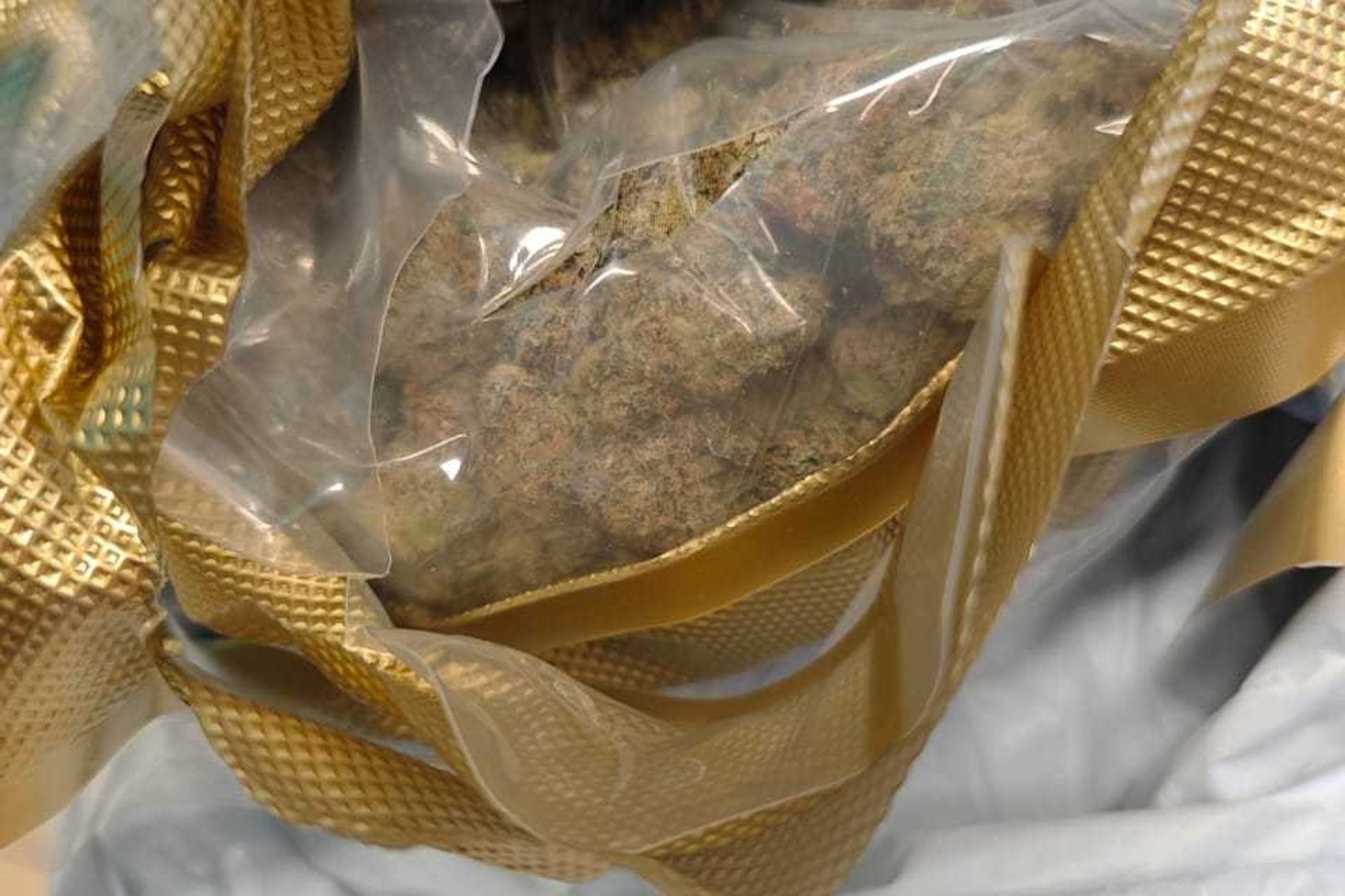 U pošiljci iz SAD pronađeno oko 600 grama biljne materije