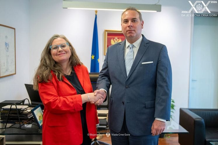 Filip Ivanović - Neris Džouns, Ambasadorka Ujedinjeno Kraljevstvo