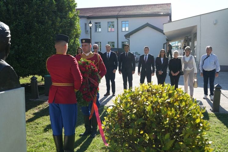 Položen vijenac na spomen-bistu posvećenu ubijenom policijskom inspektoru Slavoljubu Šćekiću