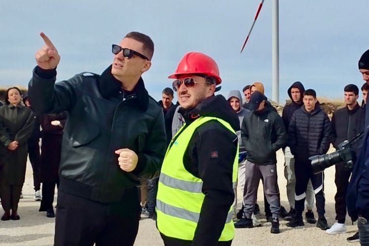Šahmanović sa učenicima Elektrotehničke škole