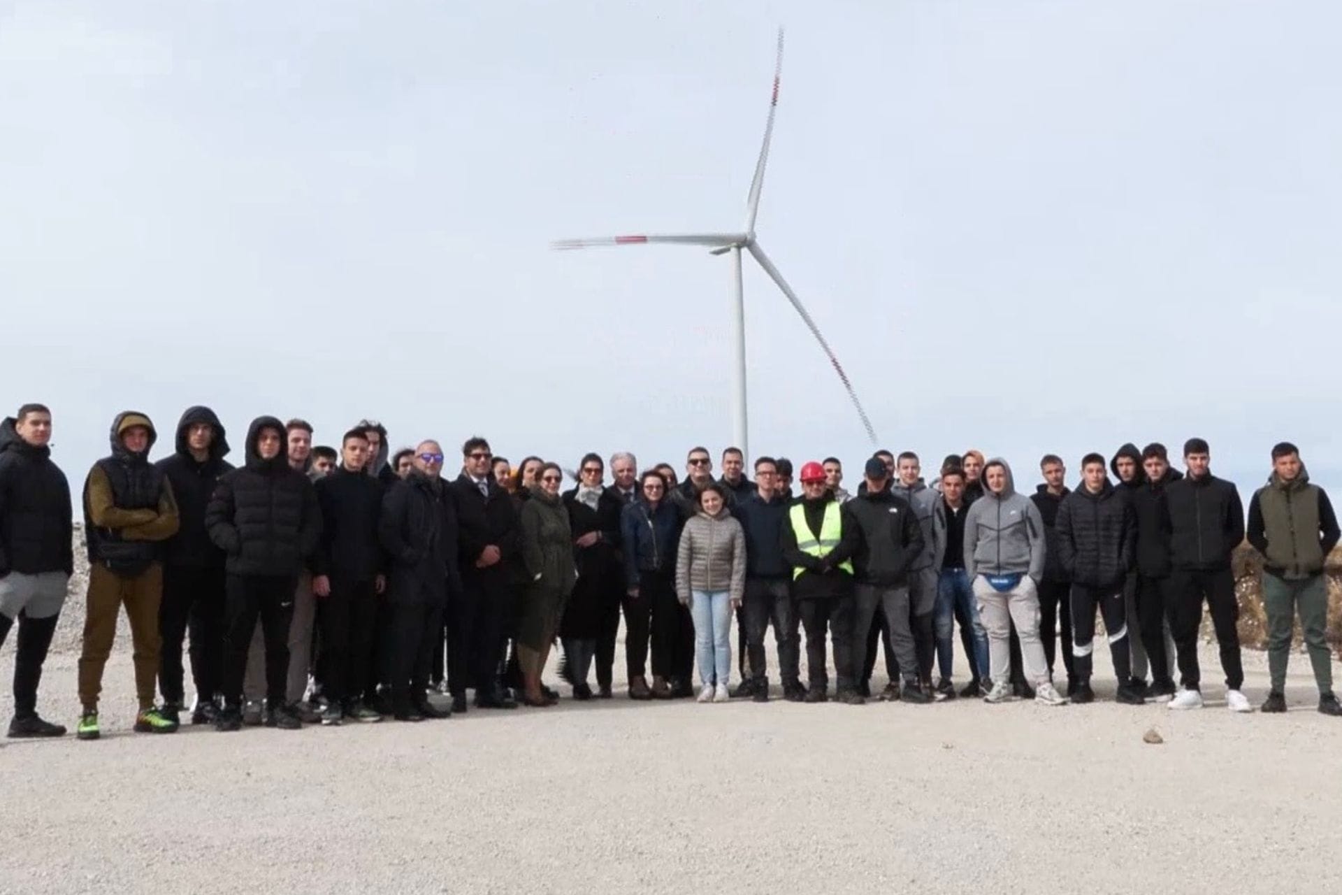 Šahmanović sa učenicima Elektrotehničke škole